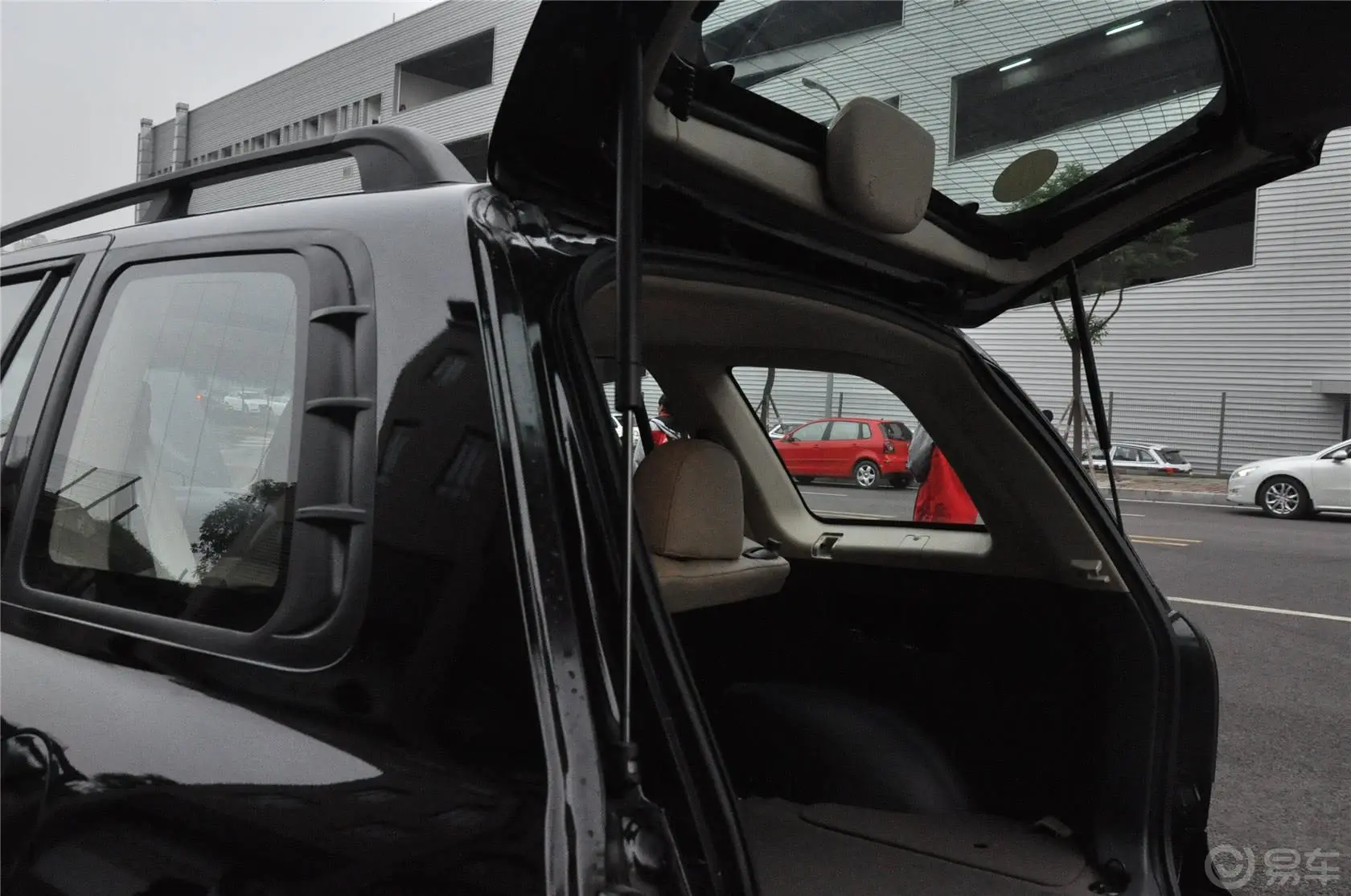 经典圣达菲1.8T 自动 两驱 天窗版行李厢支撑杆