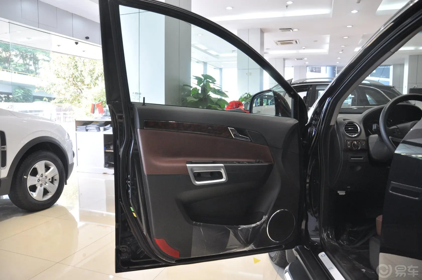 安德拉2.4L 手自一体 四驱 豪华版驾驶员侧车门内门板