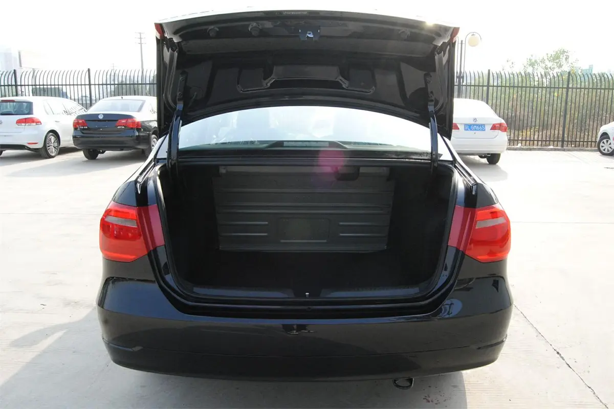 捷达1.4L 手动舒适型行李箱空间