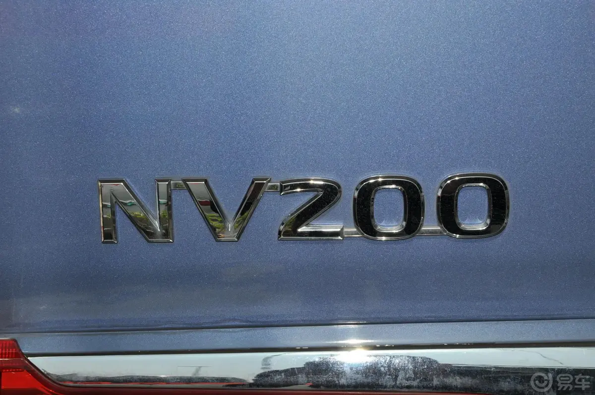 日产NV2001.6L 手动 尊贵型 2+3+2 国五尾标