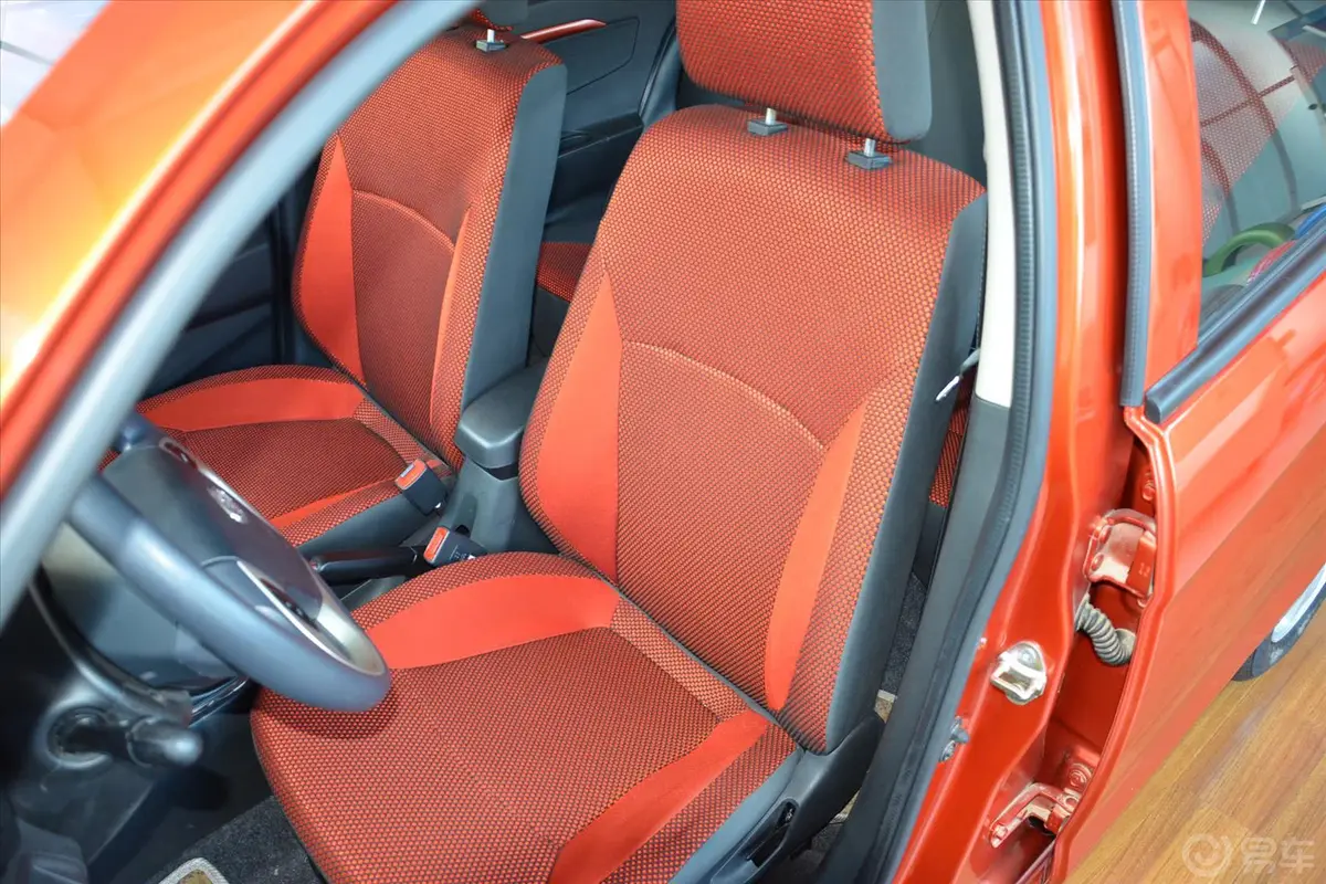 夏利N71.3L 手动 尊贵型驾驶员座椅