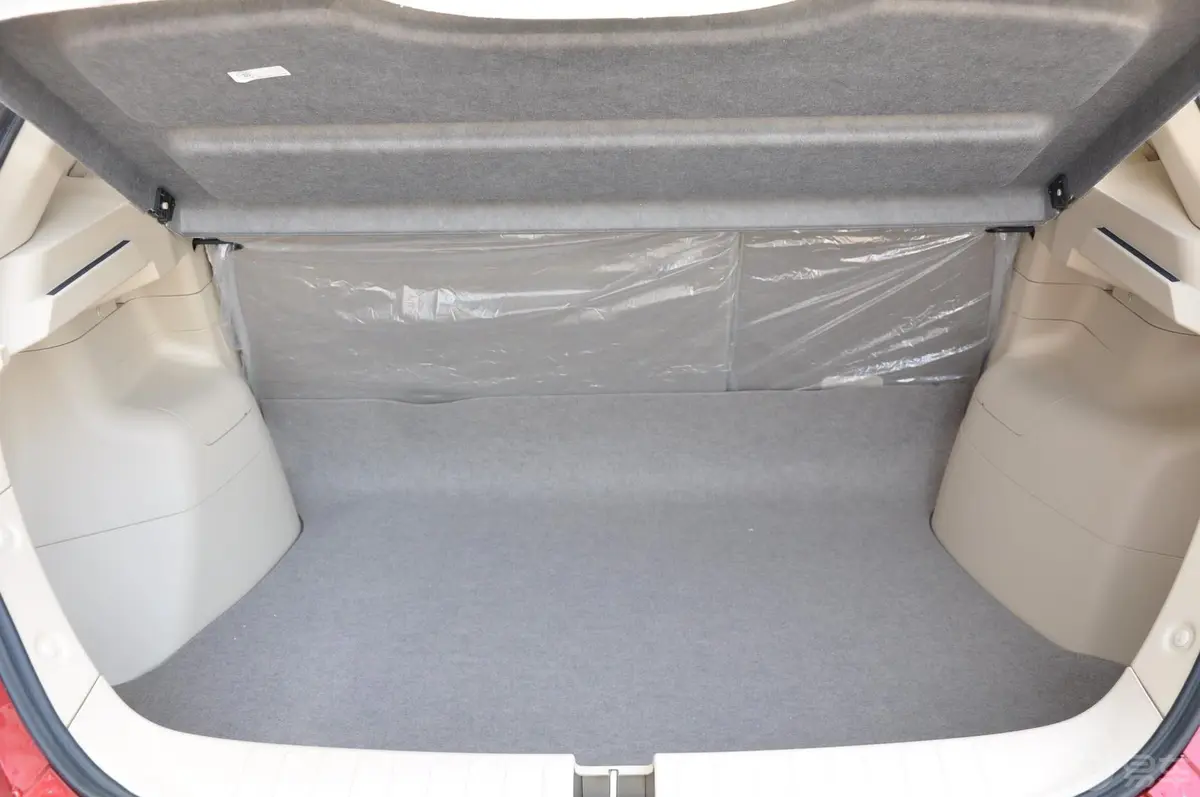 V6菱仕1.5L 手动 标准版行李箱空间