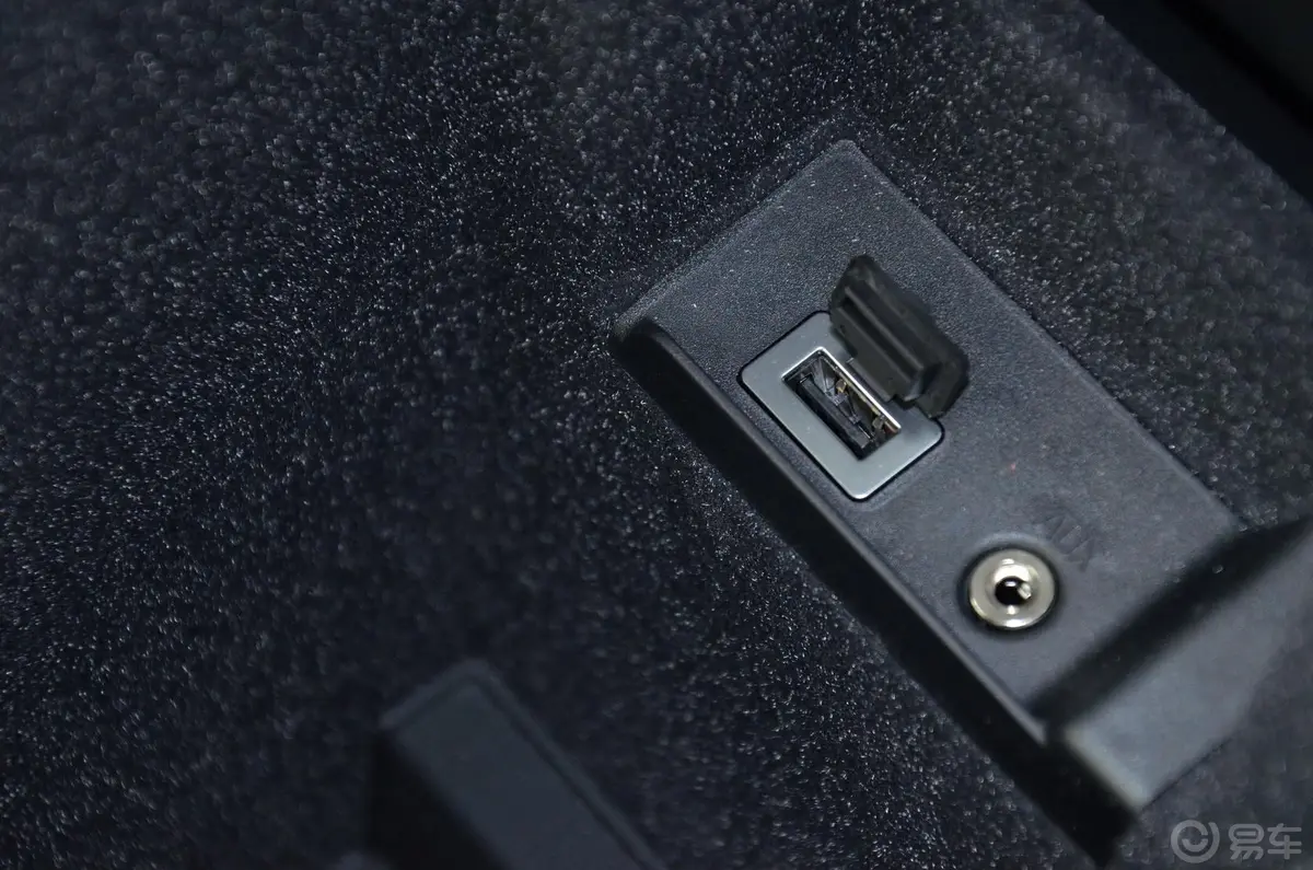 沃尔沃S60(进口)2.0T 手自一体 T5 个性运动版USB接口