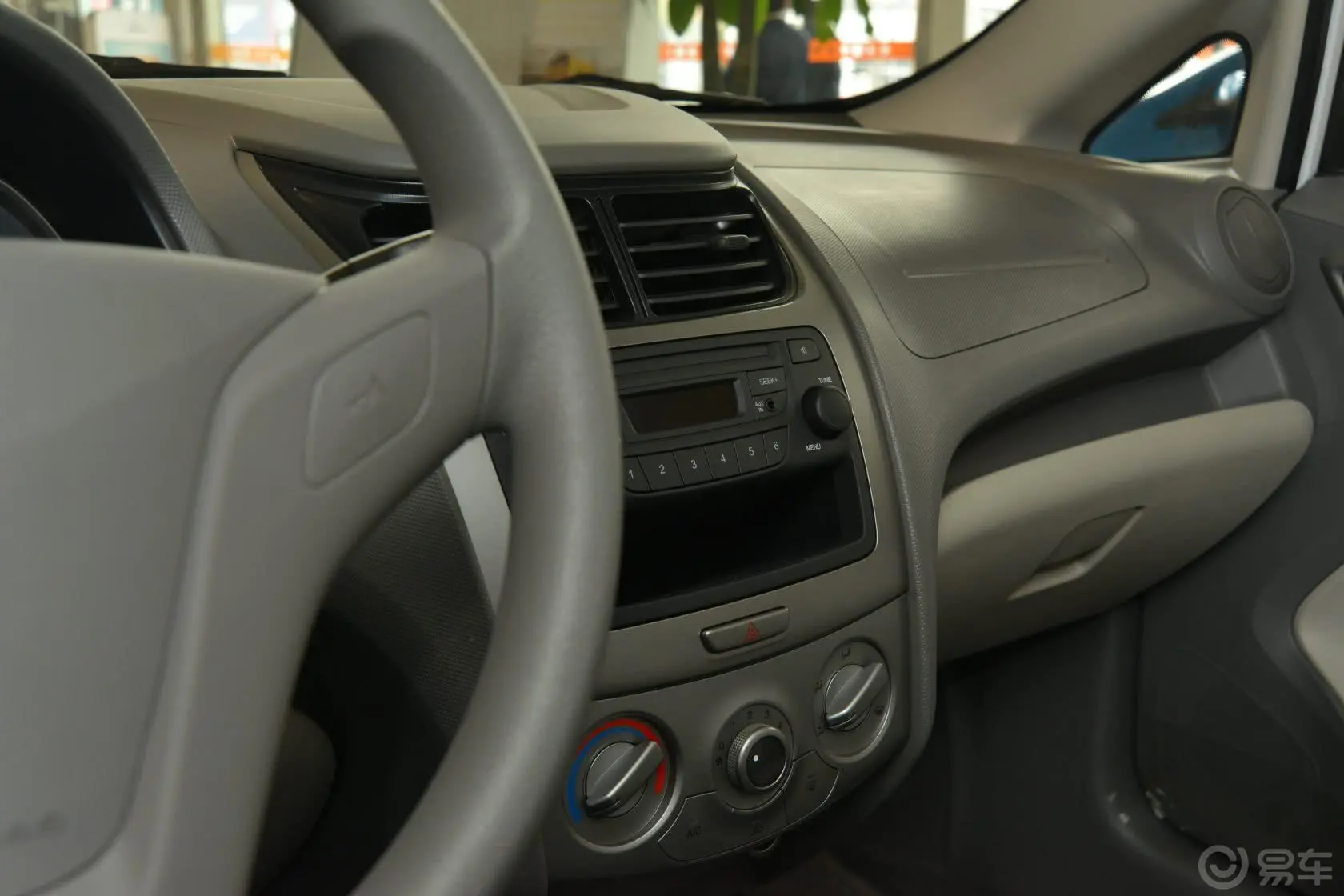 赛欧3两厢 1.4 SX EMT 优逸版中控台驾驶员方向