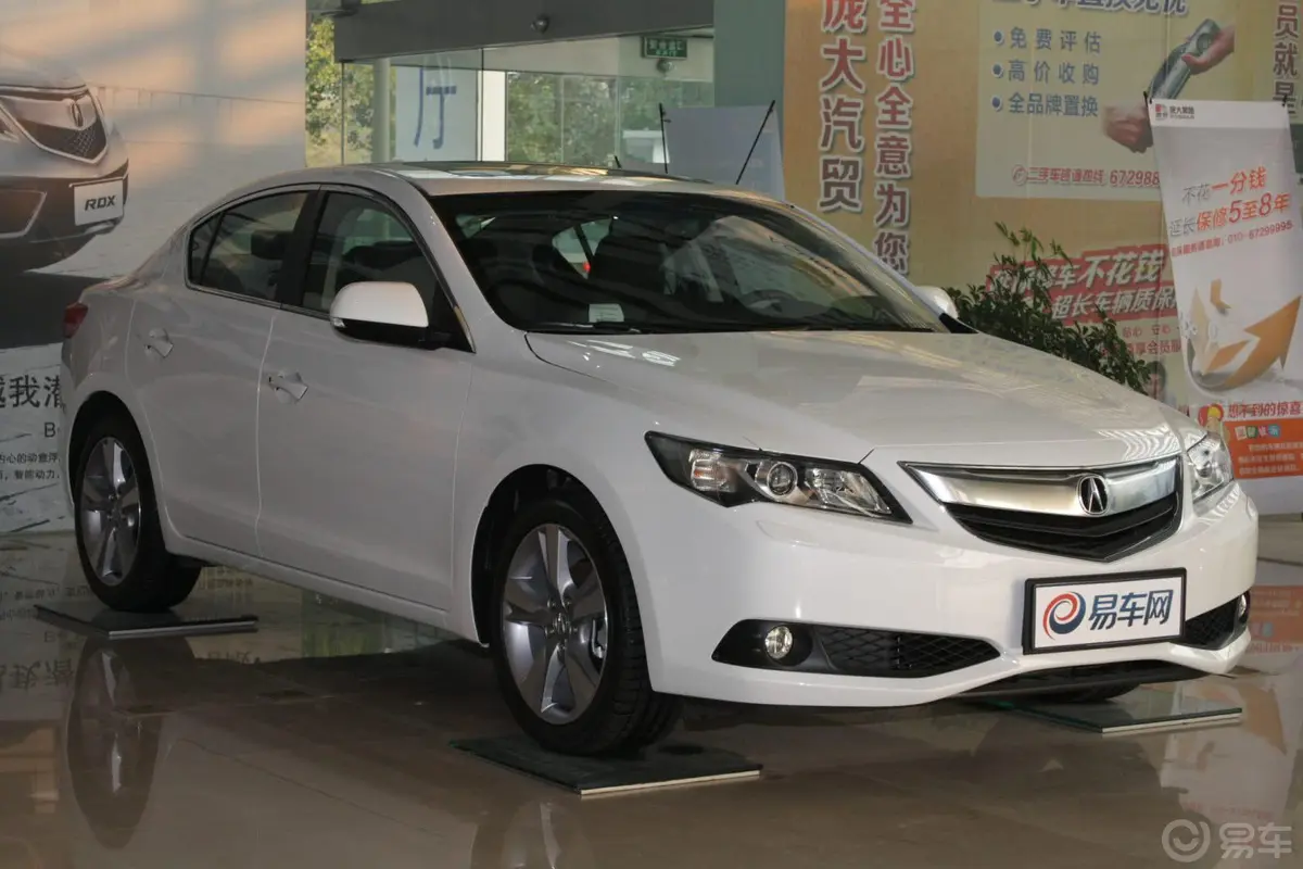 讴歌ILX1.5L CVT 混合动力侧前45度车头向右水平