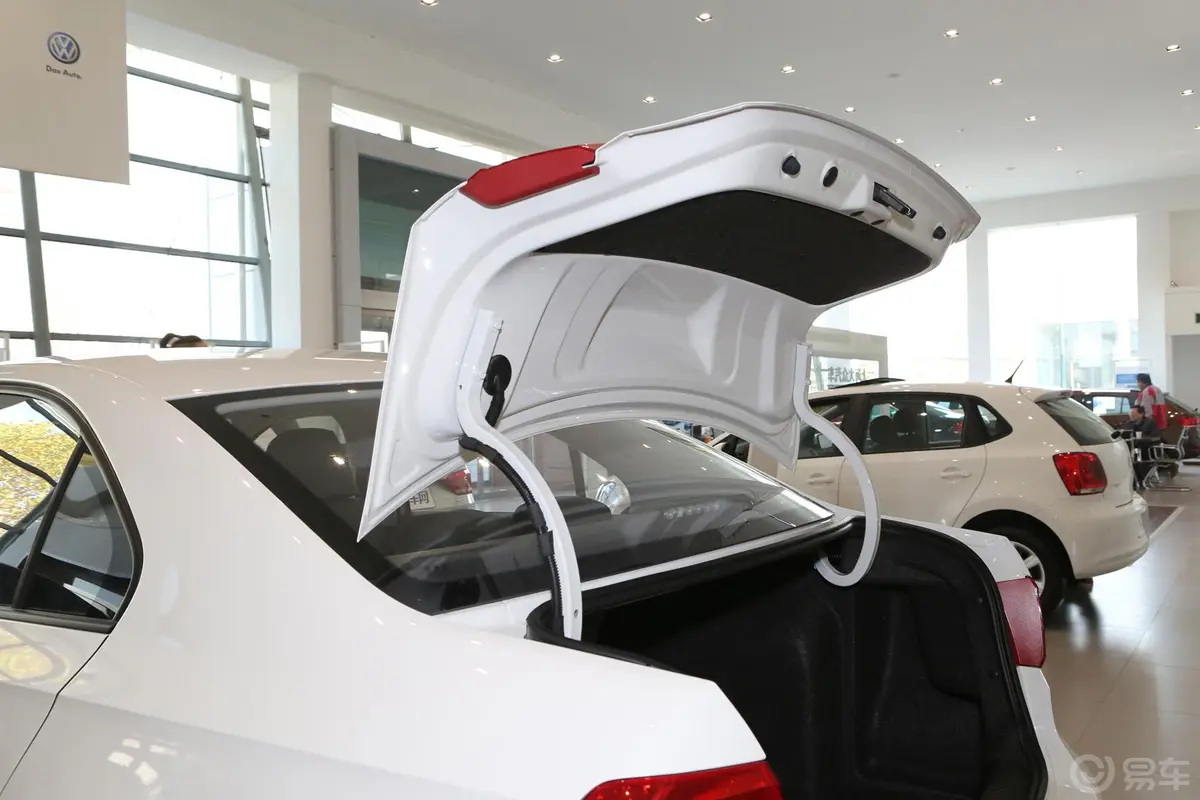 桑塔纳1.6L 自动 风尚版行李厢开口范围