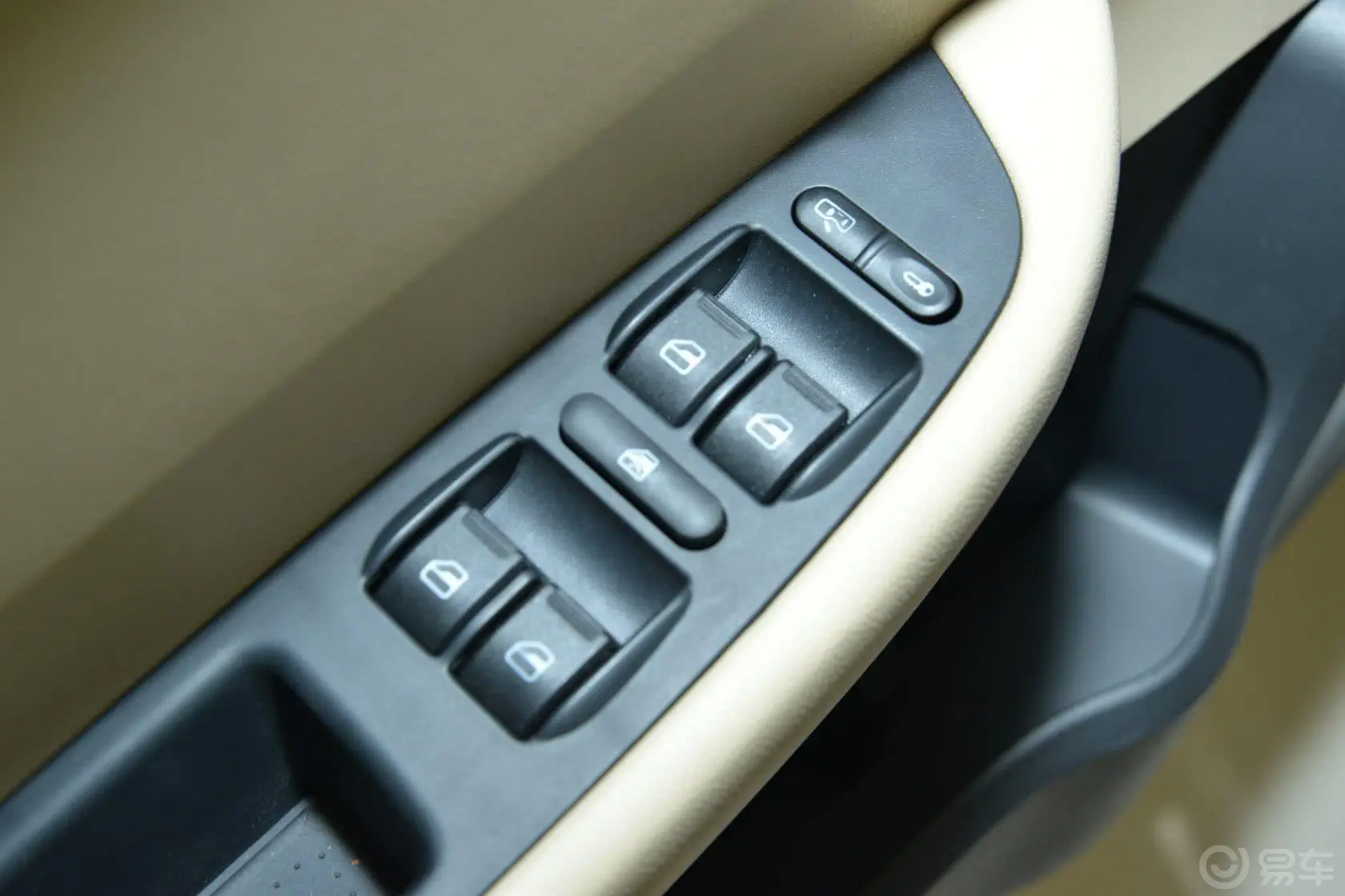 奇瑞E31.5L 风尚型车窗升降键
