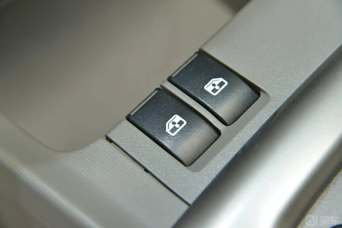 赛欧3两厢 1.2 SE EMT 理想版车窗升降键