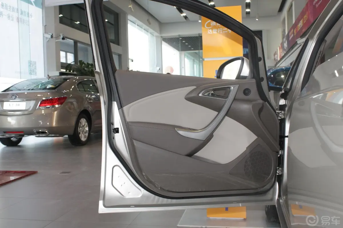 英朗GT 1.6L 手自一体 舒适版驾驶员侧车门内门板