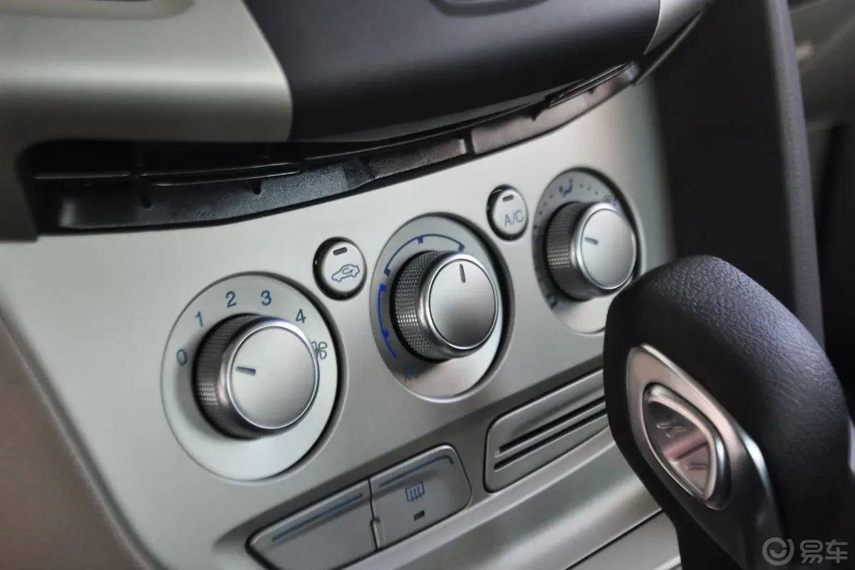 福克斯三厢 1.6L 自动 舒适型空调
