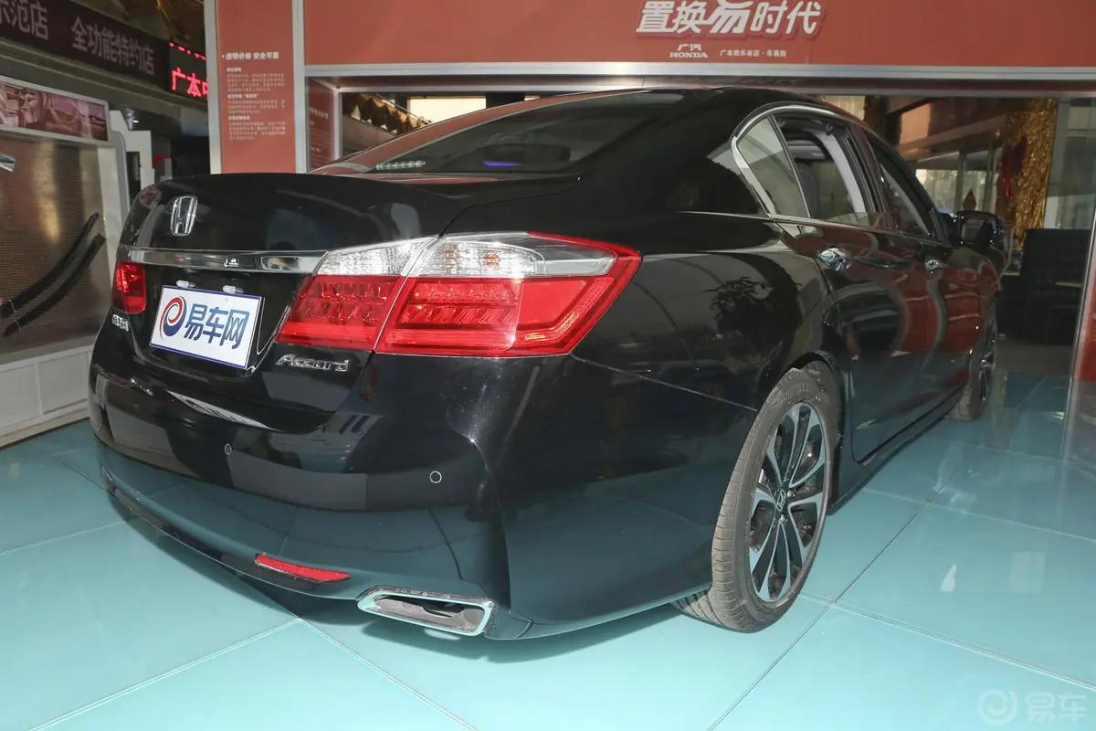 雅阁3.0L VTI 尊贵版外观