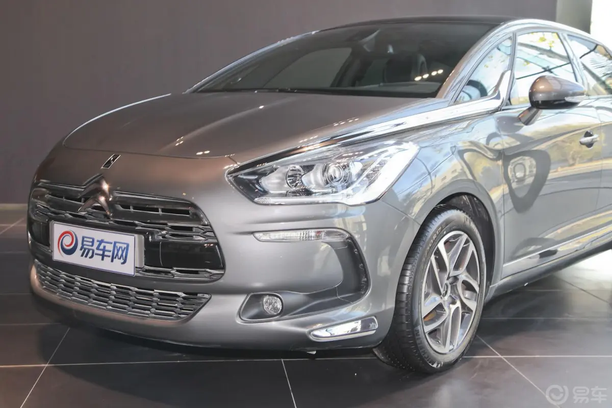 DS 5(进口)1.6T 手自一体 豪华版车头局部