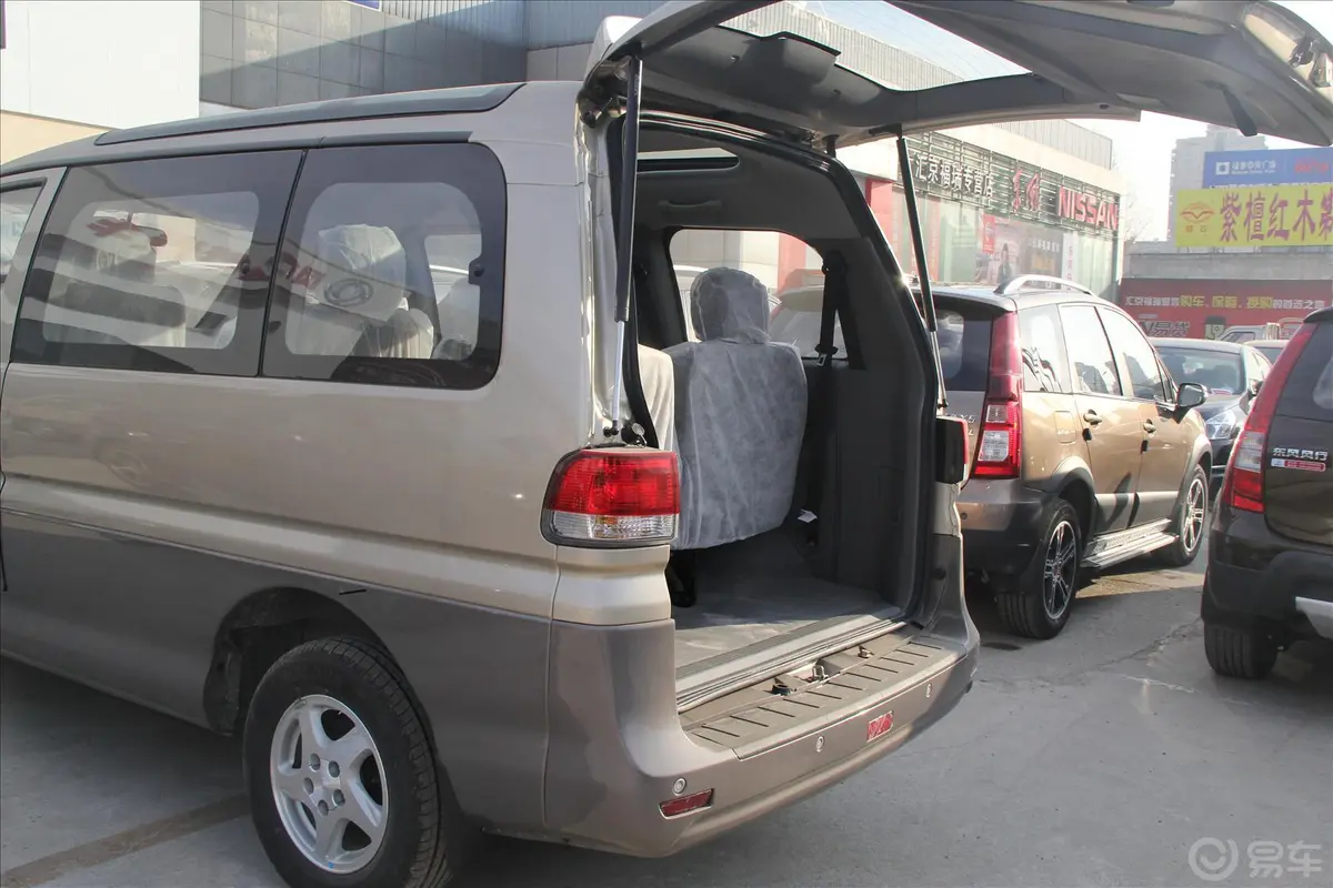 菱智M5-Q3 2.0L 手动 7座短轴豪华型行李厢开口范围