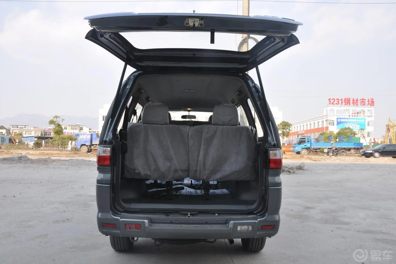 菱智V3 1.5L 手动 7座标准型II行李箱空间