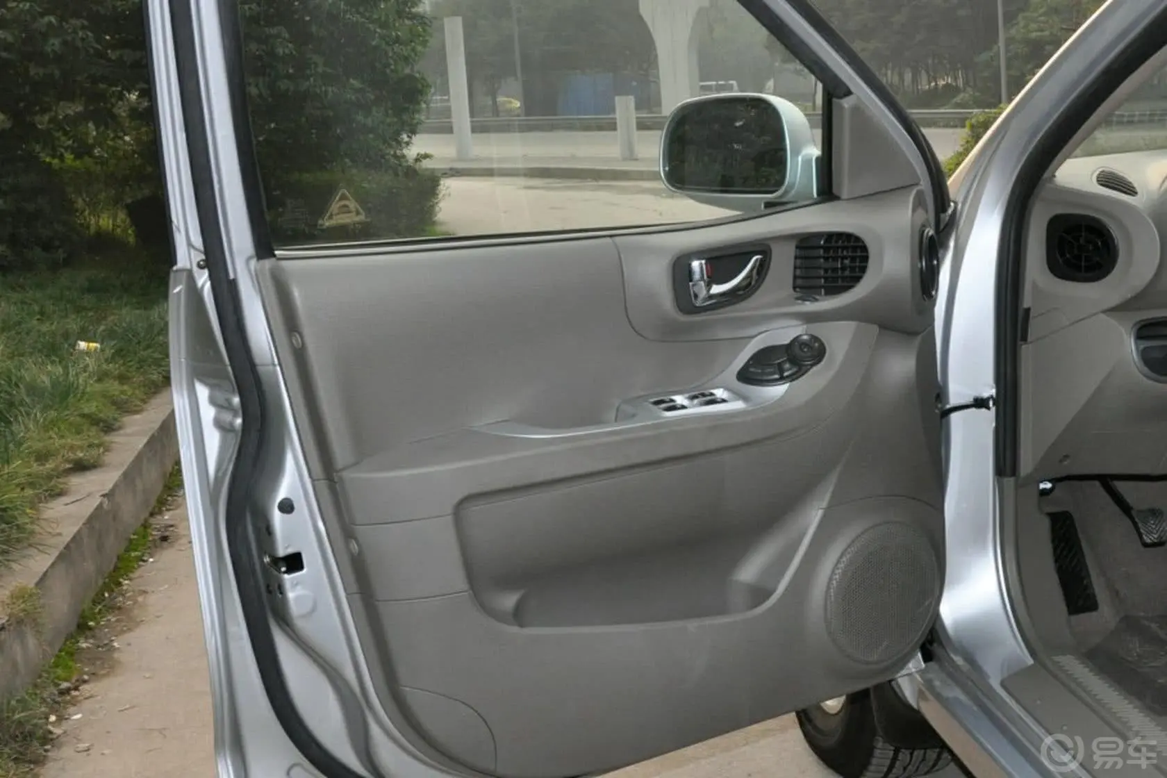 经典圣达菲2.0L 手动 两驱 舒适版驾驶员侧车门内门板