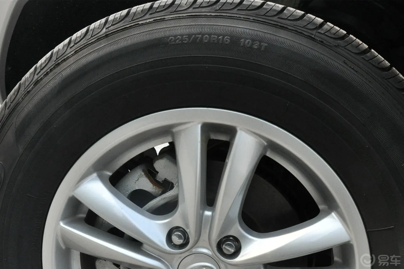 经典圣达菲2.0L 手动 两驱 舒适版轮胎规格