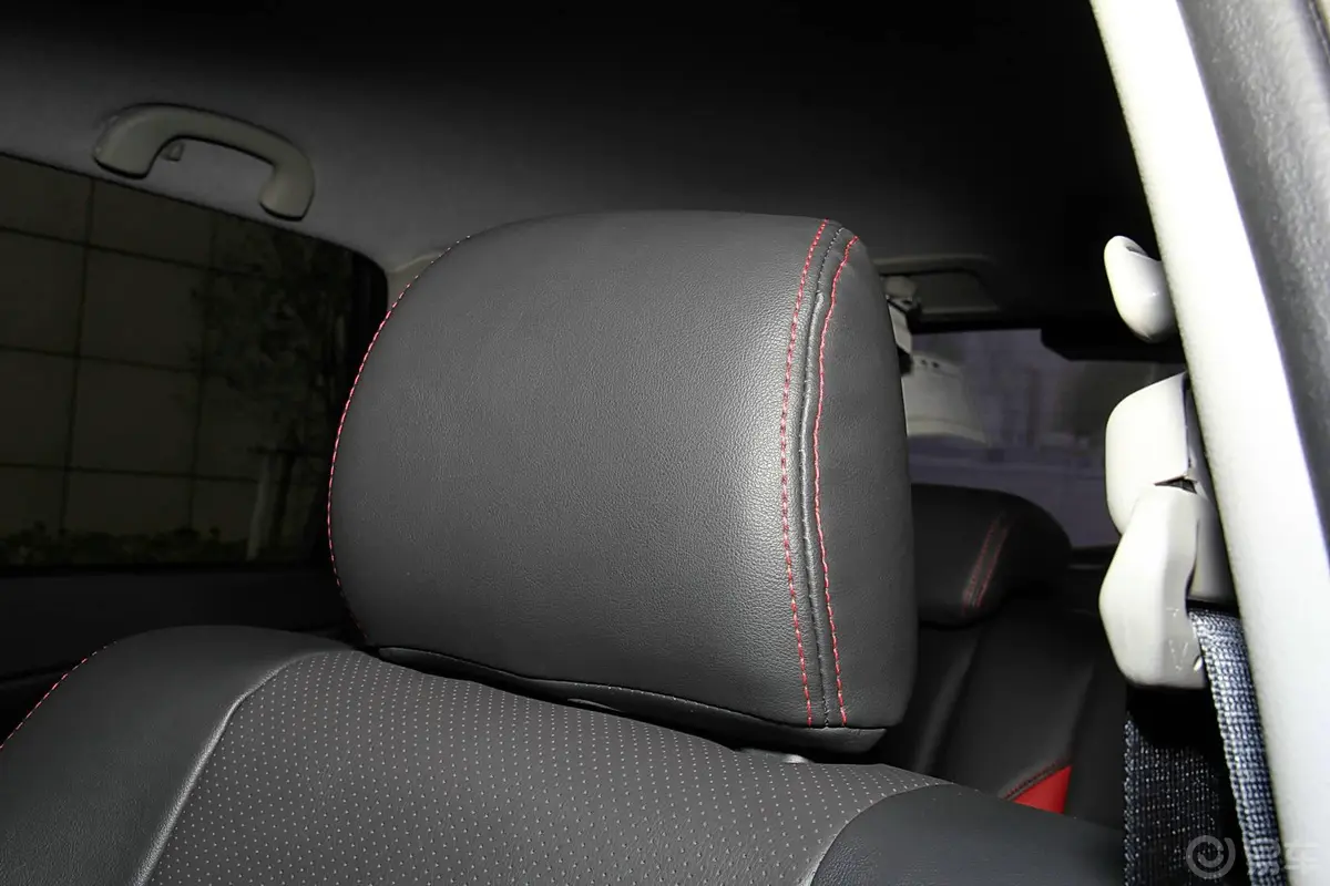 利亚纳A6两厢 1.5L 自动 理想型驾驶员头枕