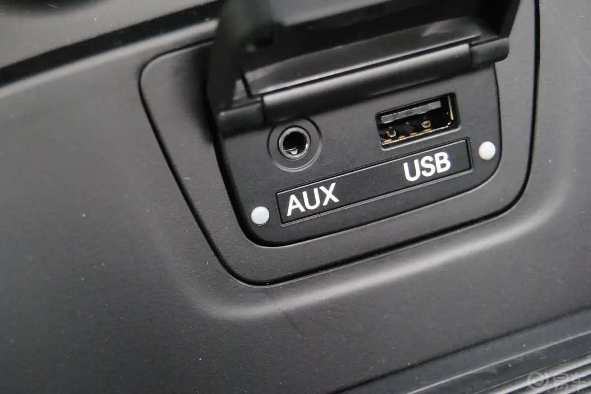 格越3.0L 自动 四驱 舒适版 7座USB接口