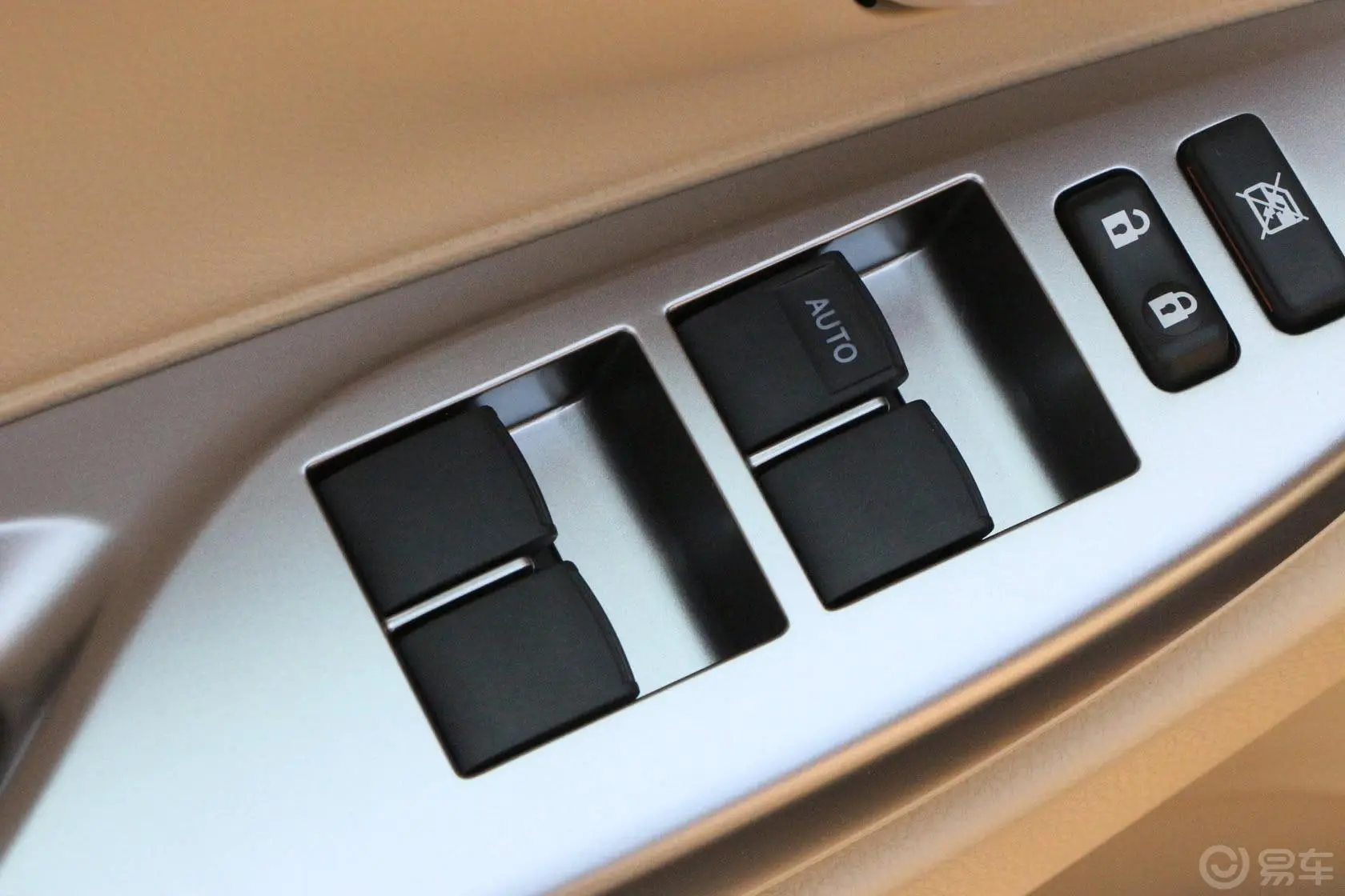 威驰1.5L 自动 智尚版车窗升降键
