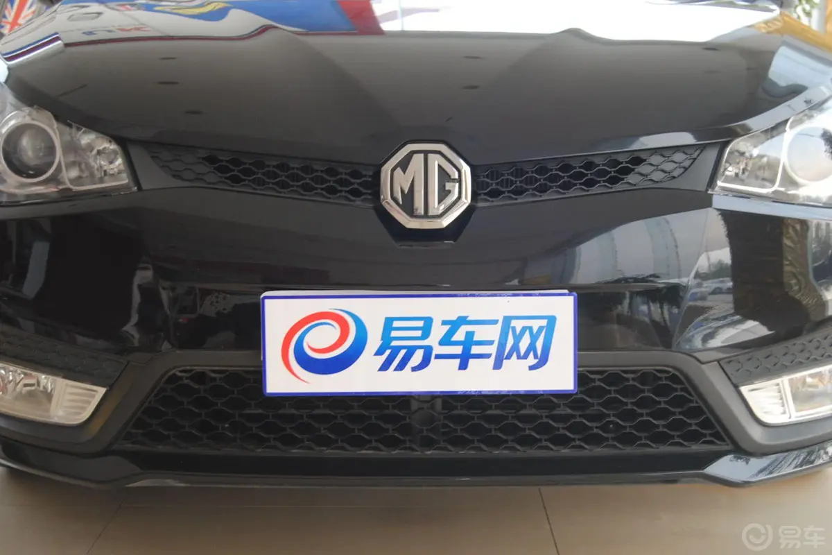 MG51.5L 手动 风尚版 inkaNet前格栅侧俯拍