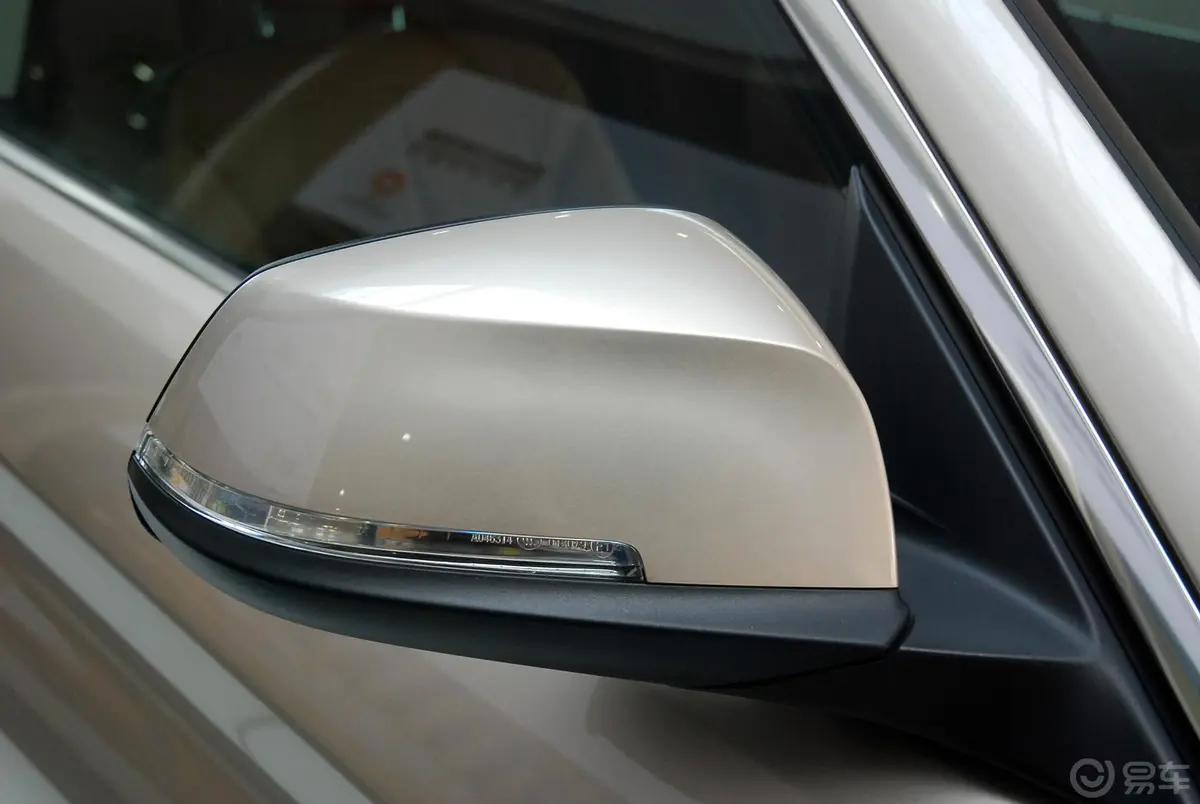 宝马4系双门轿跑车 435i 豪华设计套装后视镜转向灯（前）