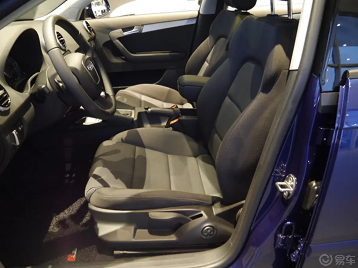 奥迪A3(进口)Sportback 1.4T 自动 舒适型前排空间