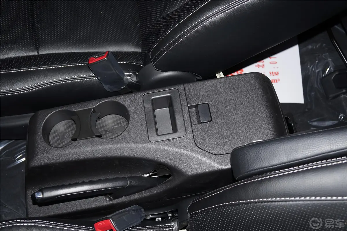 比亚迪S62.4L 手动 精英型 劲悦版前排中央扶手箱