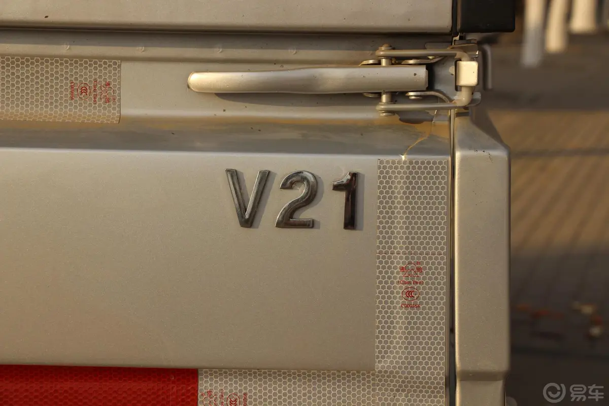 东风小康V211.3L 手动 国四版尾标