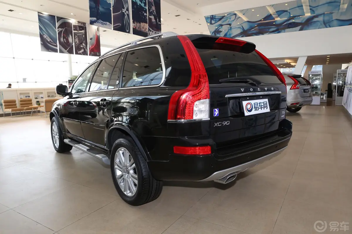 沃尔沃XC902.5T T5 行政版侧后45度车头向左水平