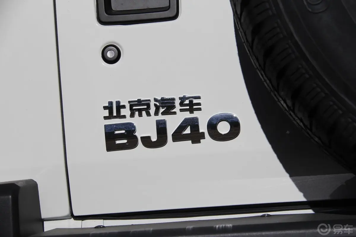 北京BJ402.4L 手动 四驱 穿越版外观