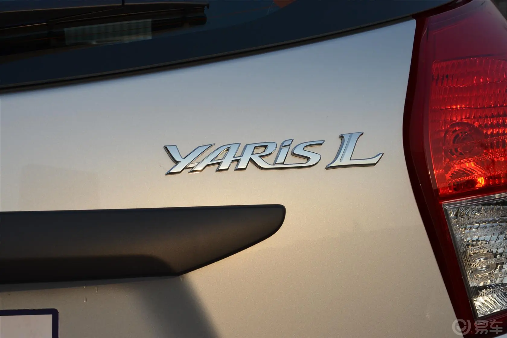 YARiS L 致炫1.3L 自动 魅动版尾标