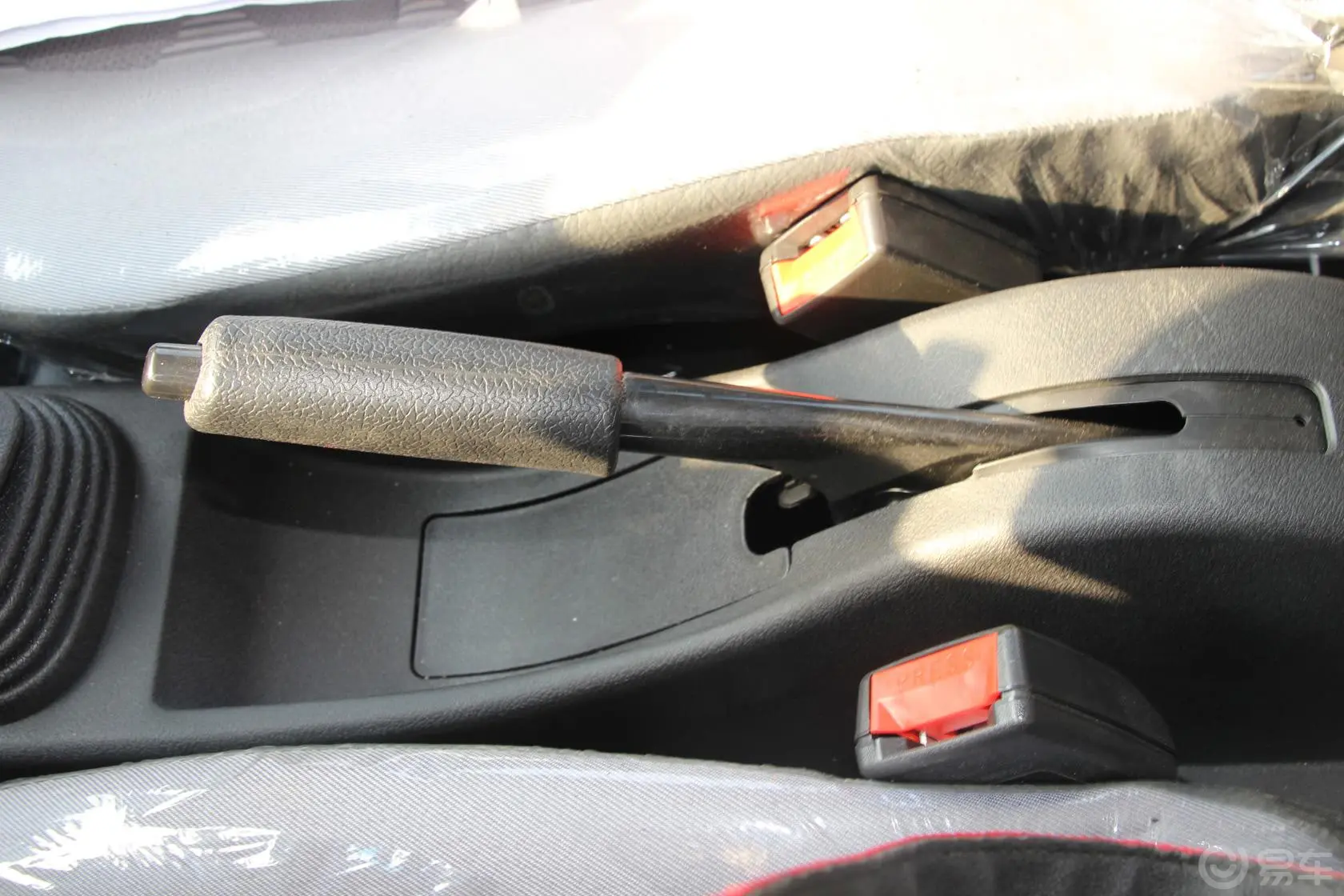 东风小康V221.3L 手动 不带护栏型驻车制动（手刹，电子，脚刹）