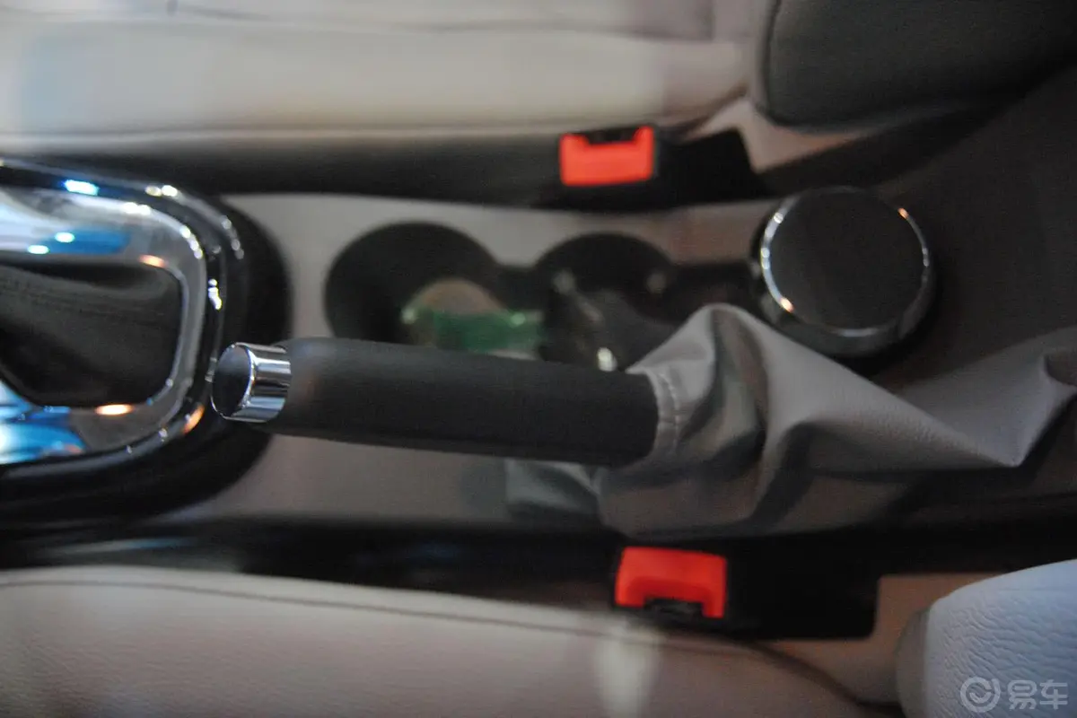 英朗XT 1.6L 自动 舒适版驻车制动（手刹，电子，脚刹）