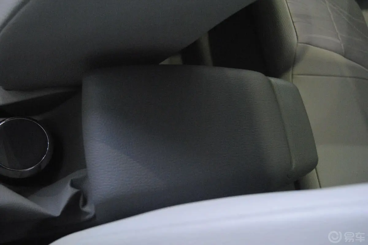 英朗XT 1.6L 自动 舒适版前排中央扶手箱