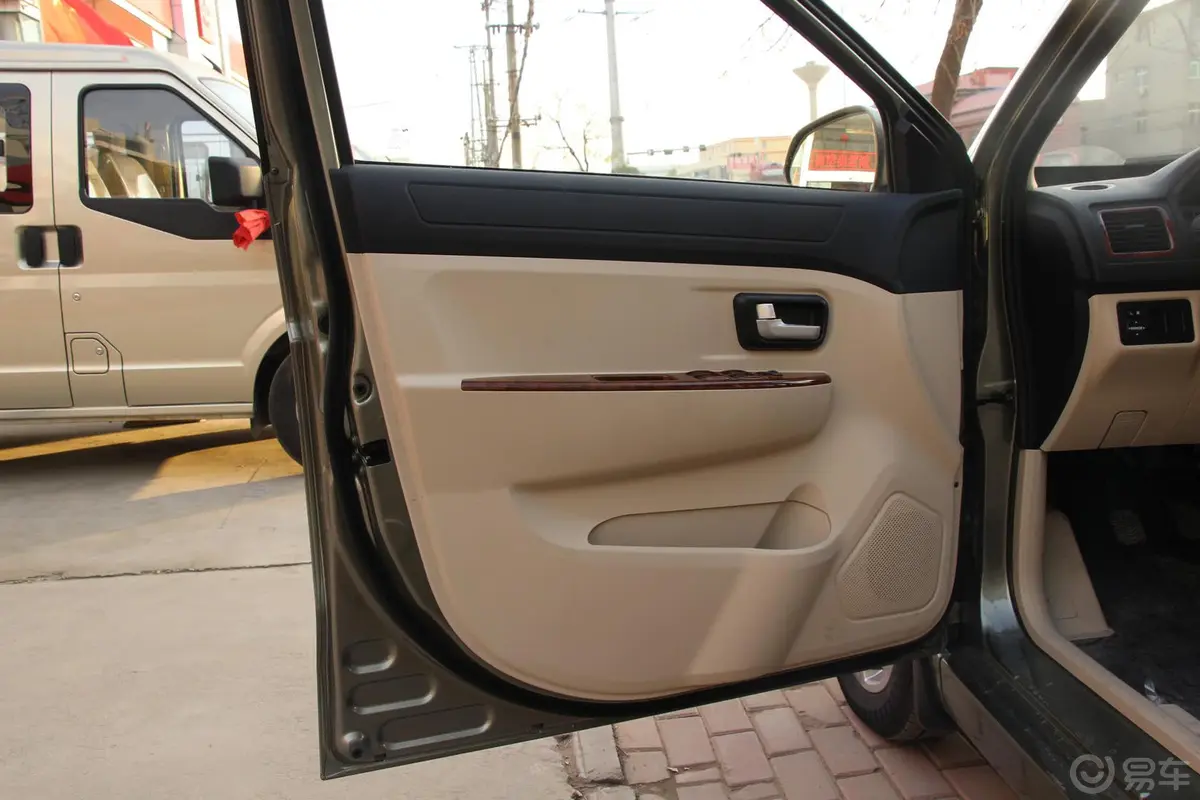 风光330风光系列 1.5L 手动 舒适型驾驶员侧车门内门板