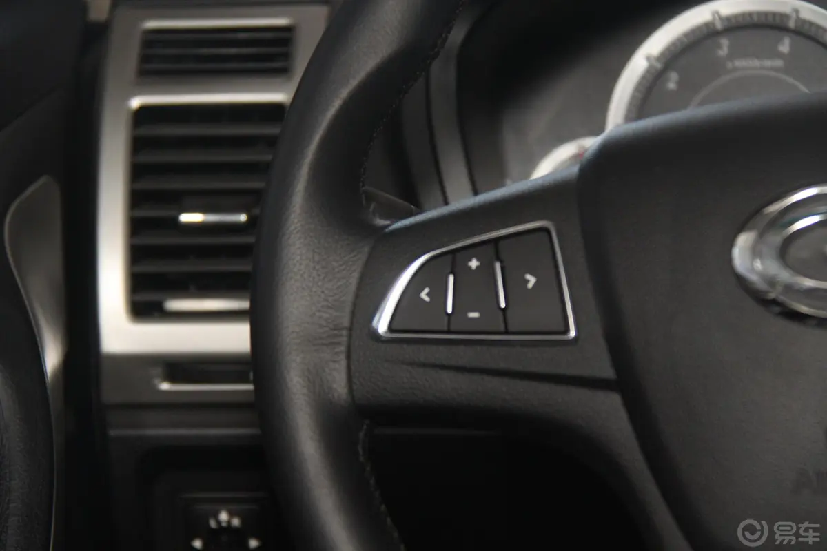 奥轩GX52.4L 自动 四驱 汽油 天窗版方向盘功能键（左）