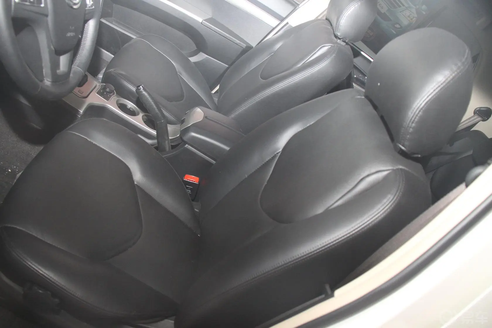 奥轩GX52.4L 自动 四驱 汽油 天窗版驾驶员座椅