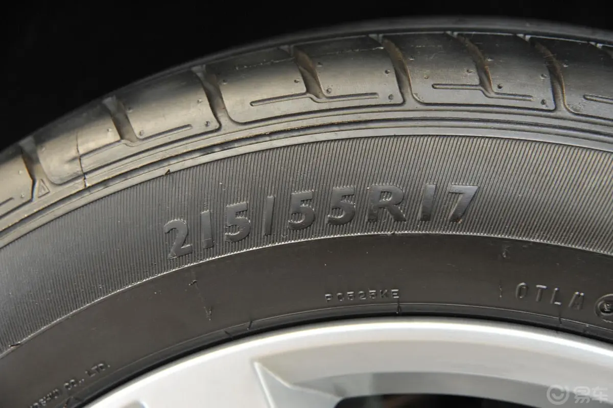 帕萨特1.8T 双离合 御尊版轮胎规格