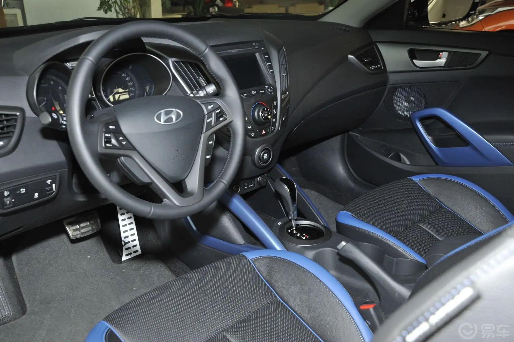 Veloster飞思1.6T 自动 豪华版驾驶位区域