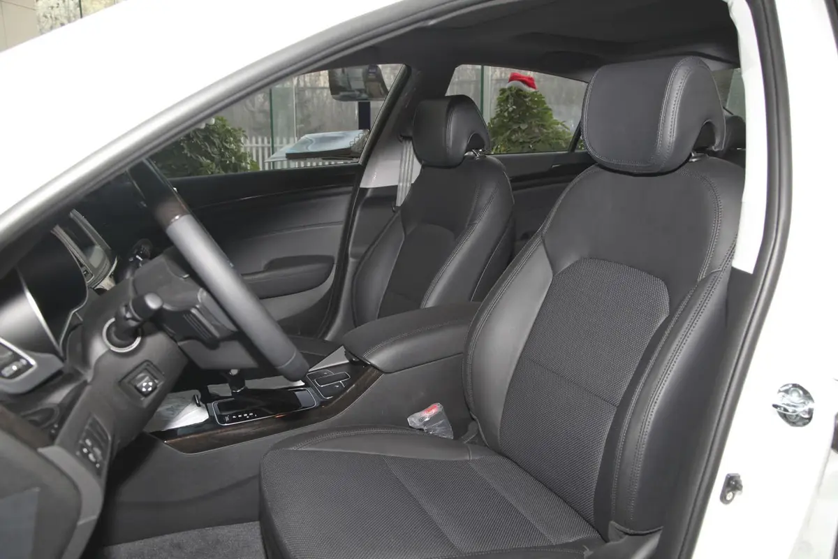 凯尊2.4L 手自一体 商务天窗版 京V驾驶员座椅