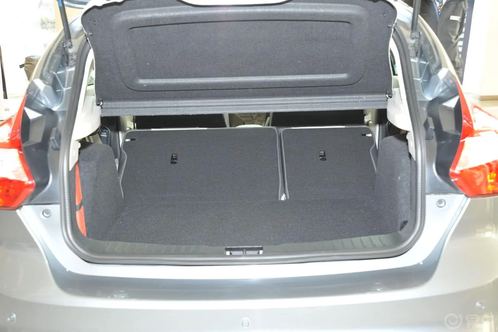 福克斯两厢 1.6L 自动 风尚型行李箱空间