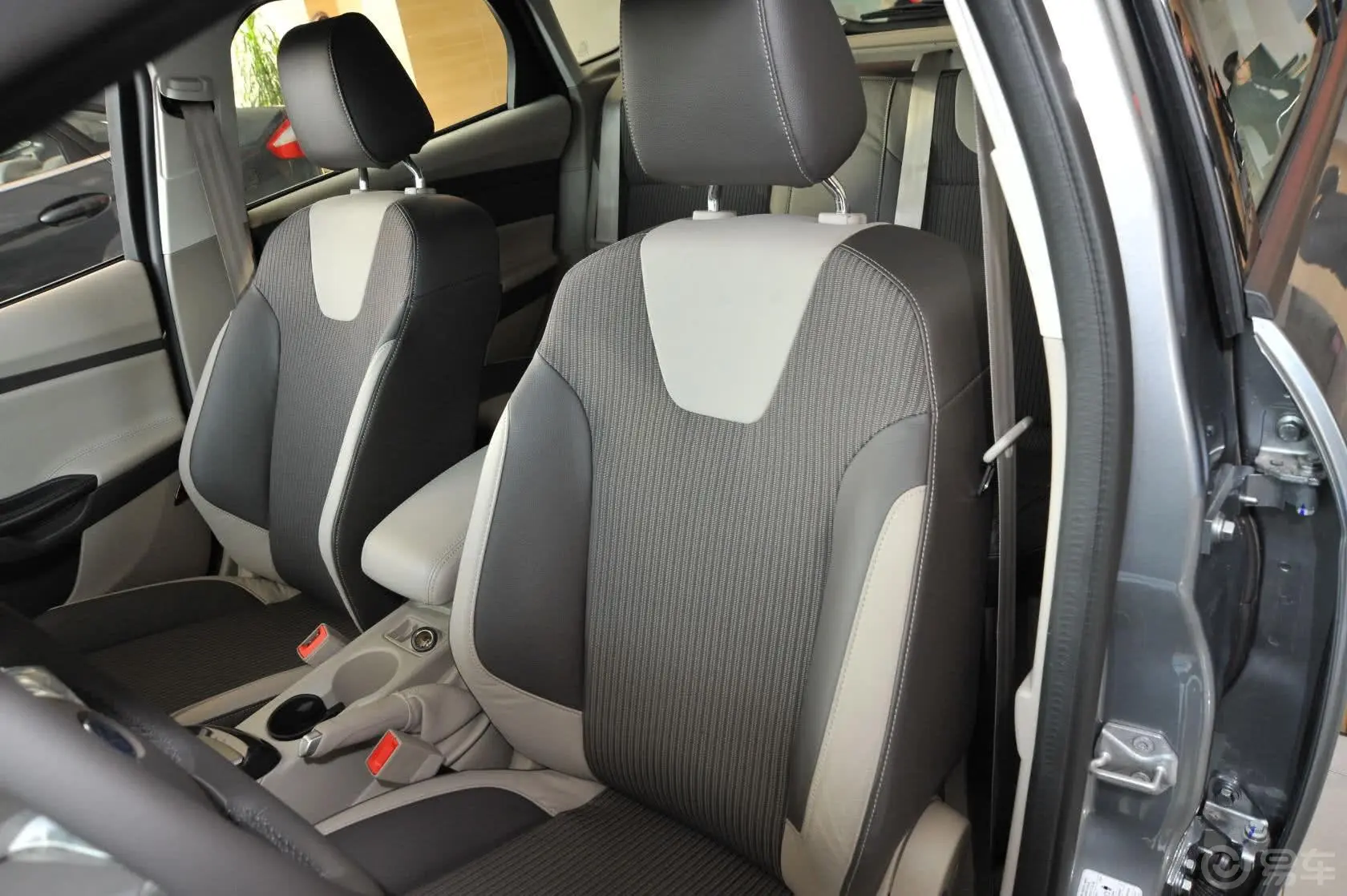 福克斯两厢 1.6L 自动 风尚型驾驶员座椅