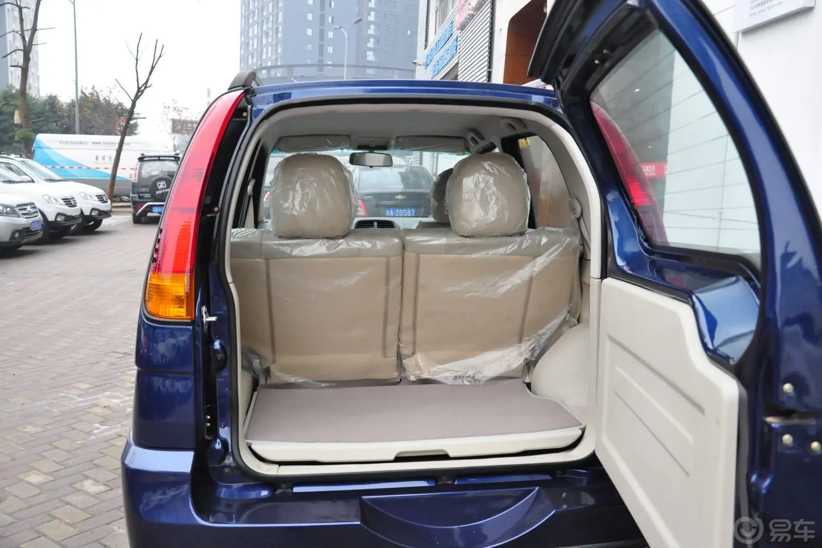 众泰50081.3L 手动 标准型行李箱空间