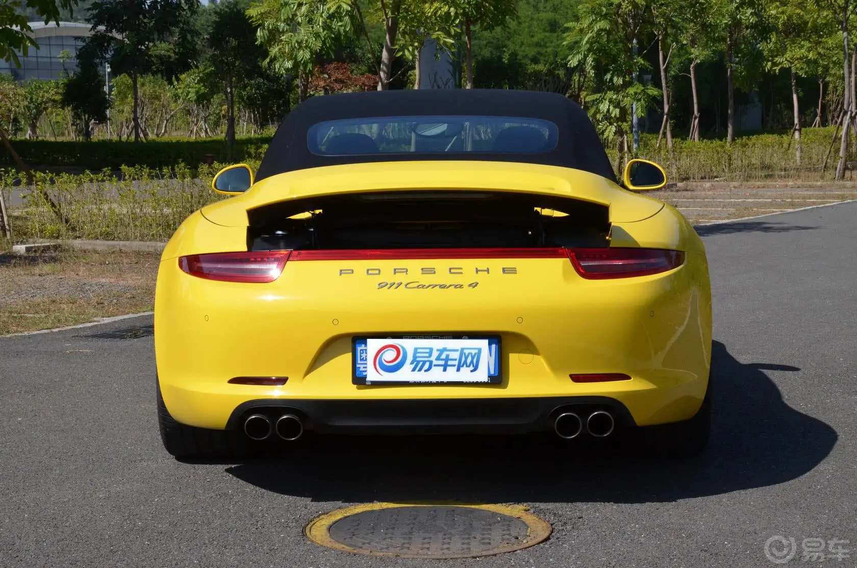 保时捷911Carrera 4 Cabriolet 3.4L正后水平