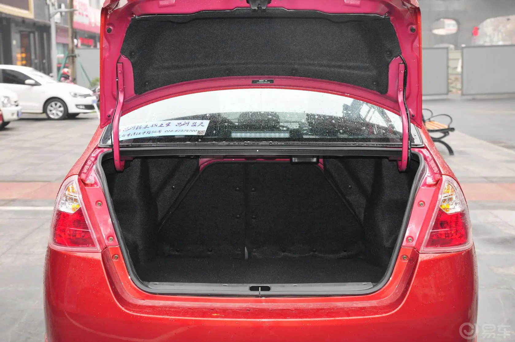 利亚纳A6三厢 1.4L 手动 畅想型行李箱空间