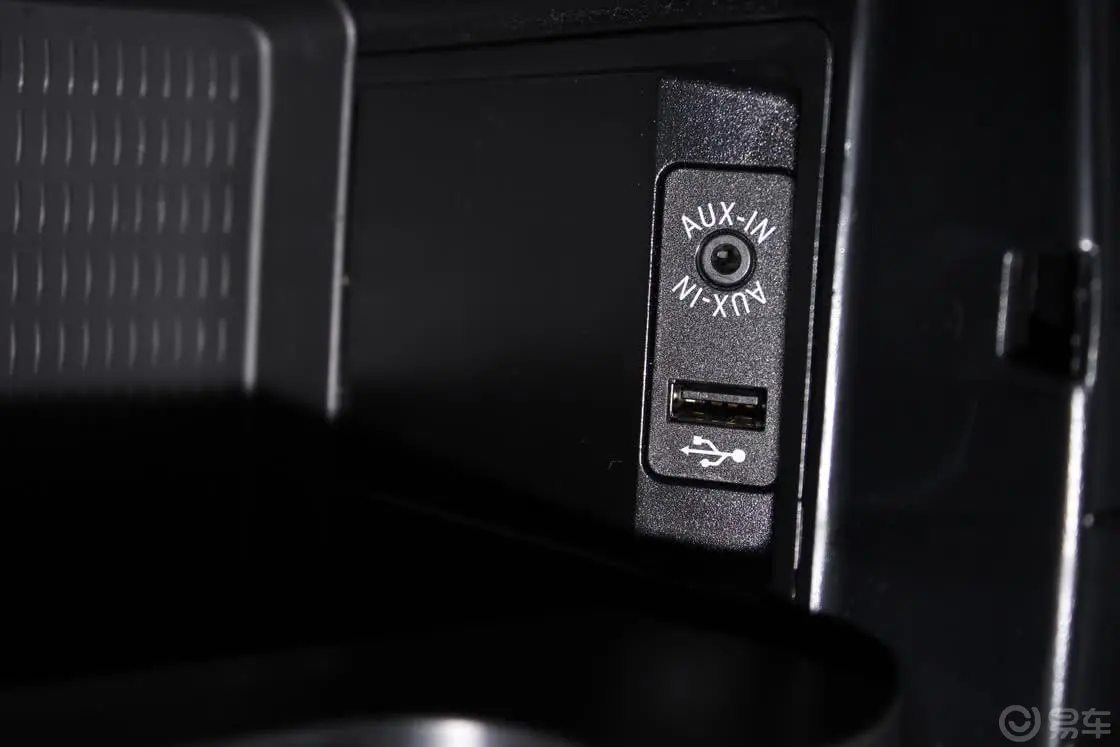 宝马X5(进口)xDrive35i 臻享版USB接口