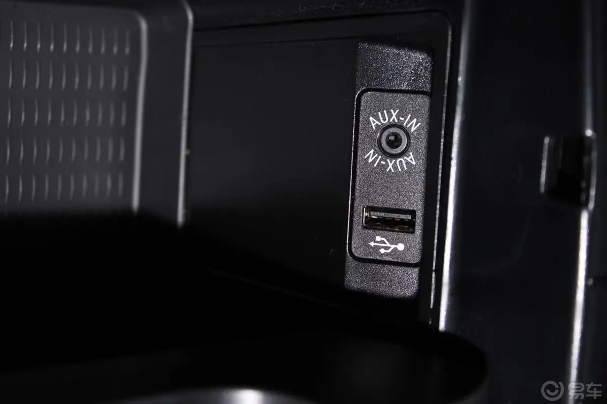 宝马X5(进口)xDrive35i 臻享版USB接口