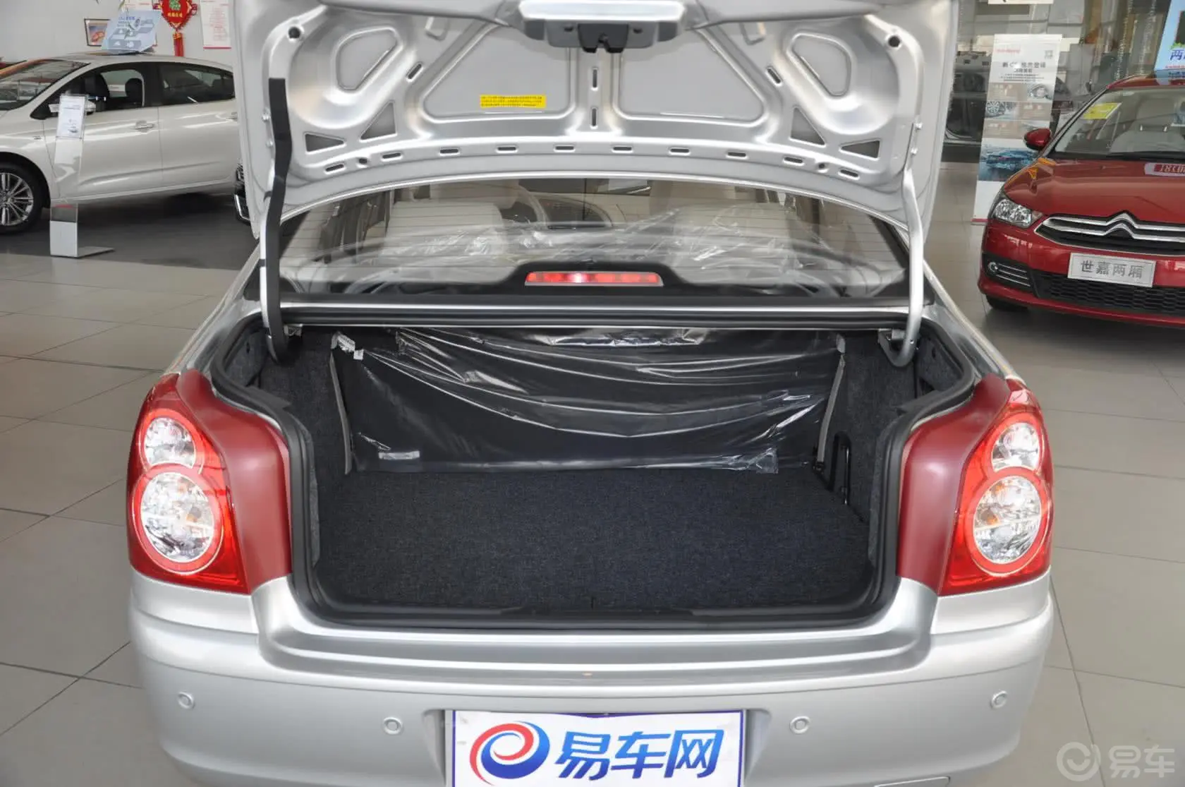 爱丽舍经典 三厢 1.6L 手动 科技型行李箱空间