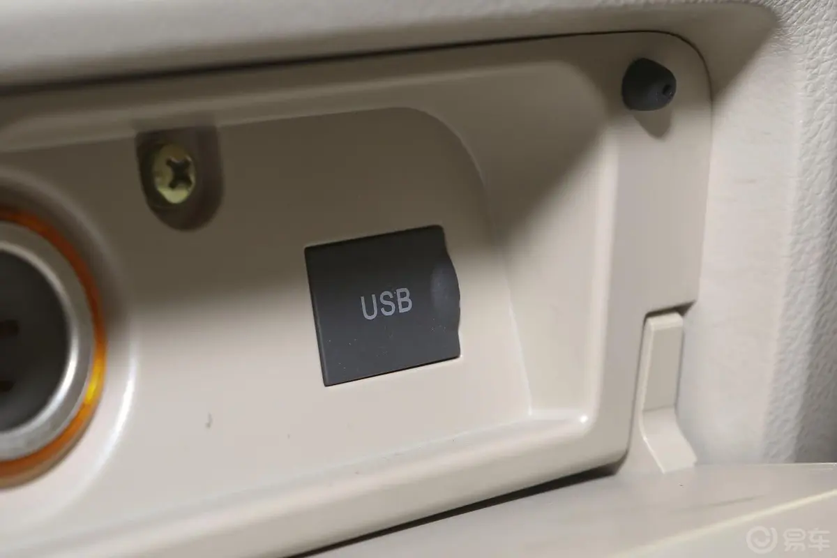 金刚1.5L 手动 精英型USB接口