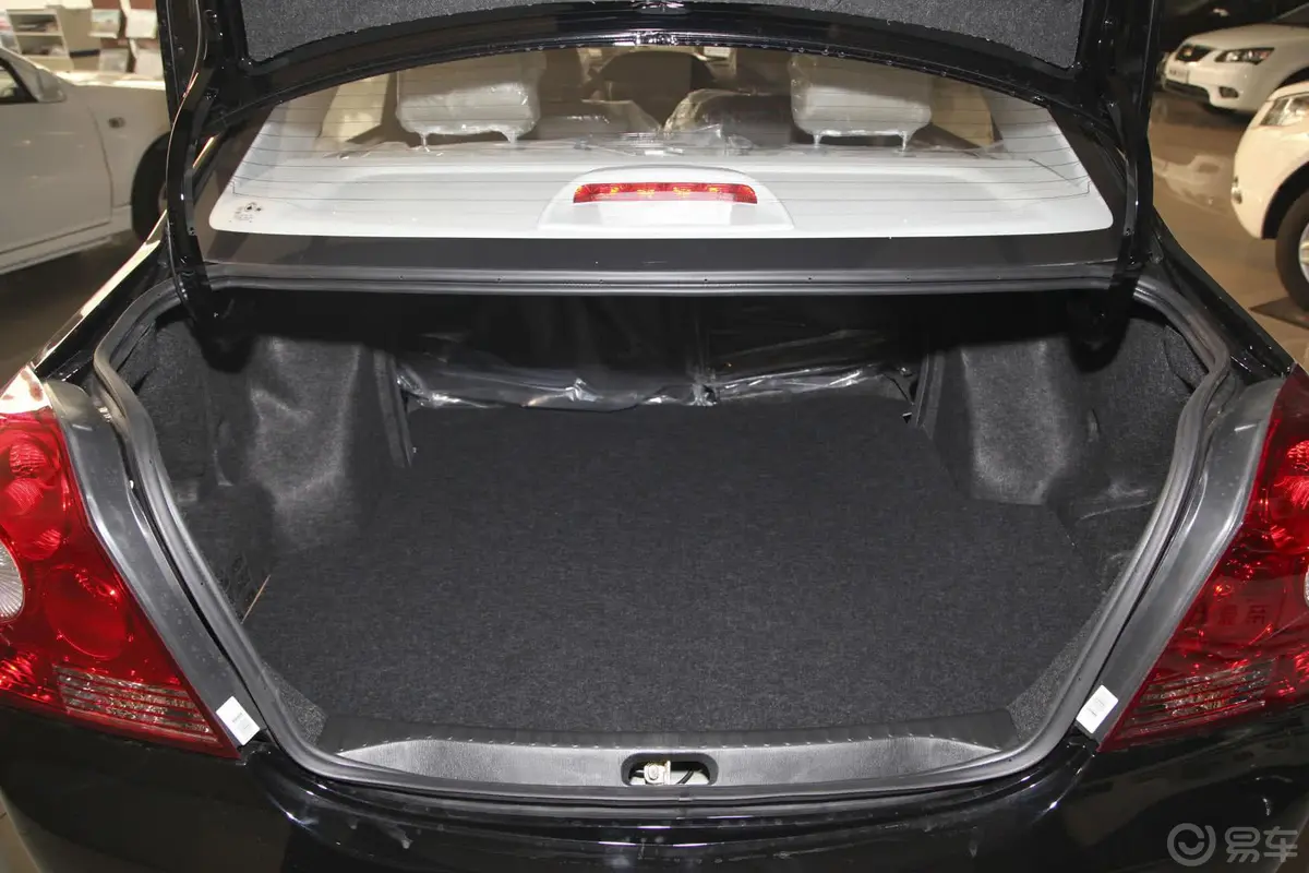 金刚2代 1.5L 手动 精英型行李箱空间